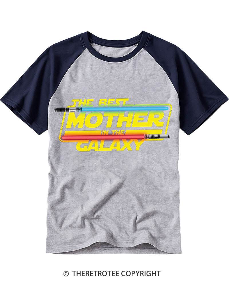 TheRetroTee The Best Mother in the Galaxy 1980s Raglan Baseball T-Shirt