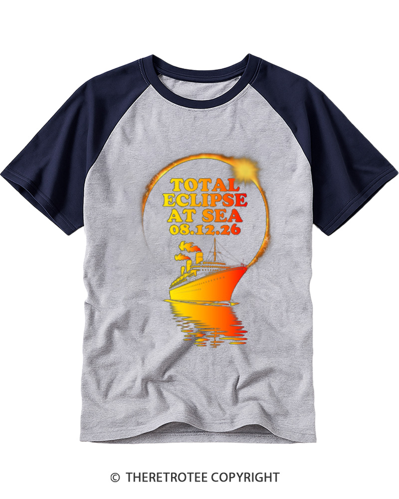 TheRetroTee Total Eclipse at Sea 1970s Raglan Baseball T-Shirt