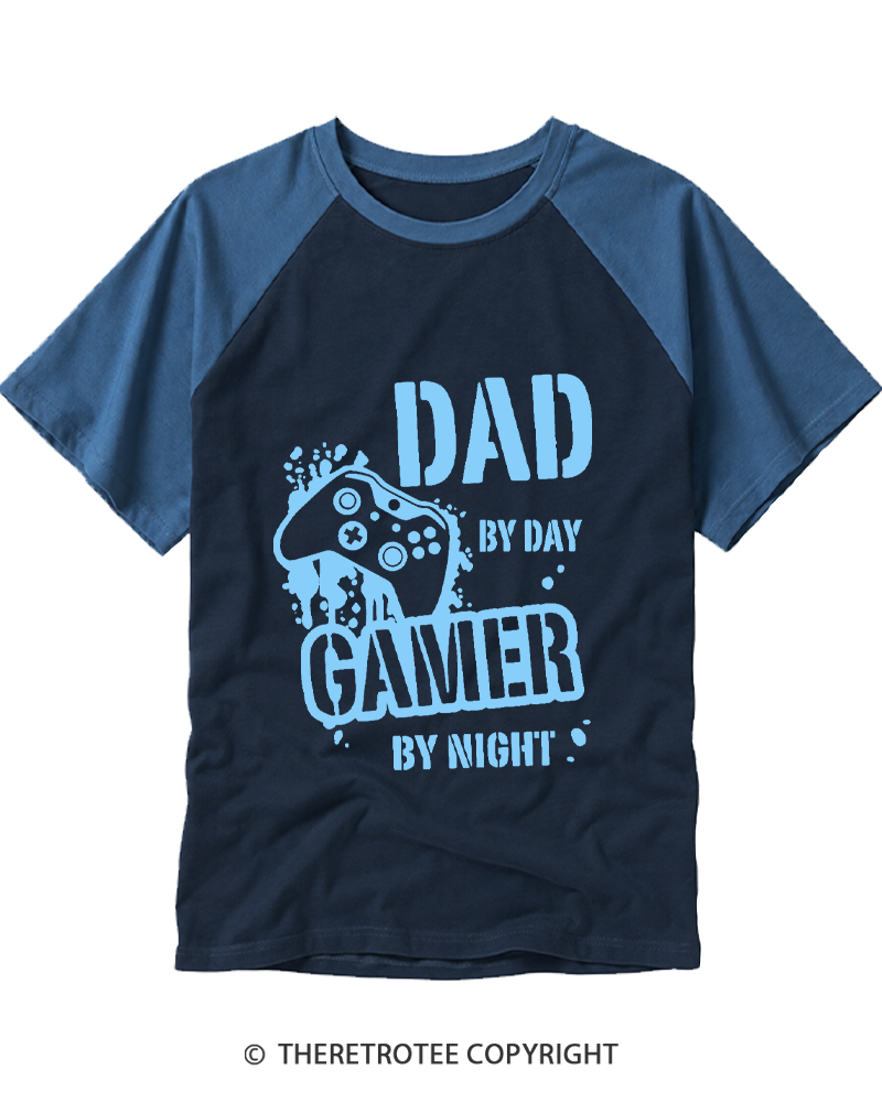 TheRetroTee Gamer by Night 2000s Raglan Baseball T-Shirt