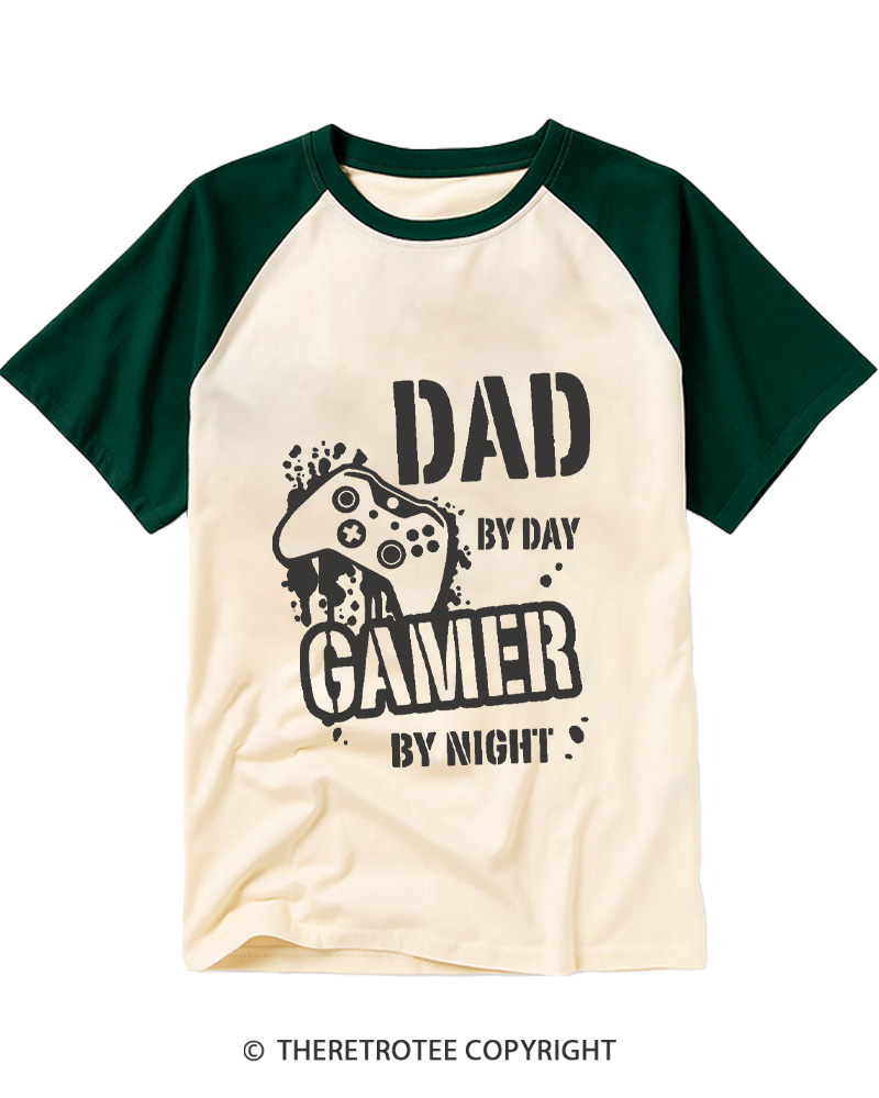 TheRetroTee Gamer by Night 2000s Raglan Baseball T-Shirt