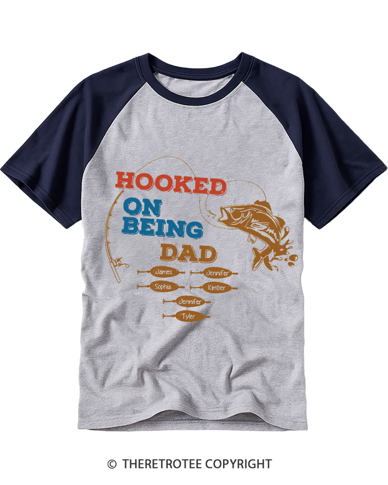 TheRetroTee Hooked On Being Dad 1980s Raglan Baseball T-Shirt