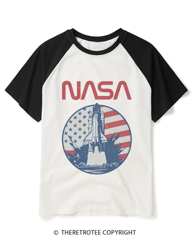 TheRetroTee Retro Flag 1990s Raglan Baseball T-Shirt