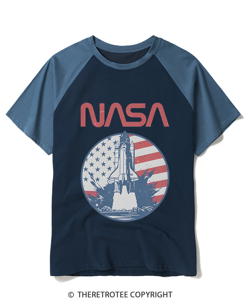 TheRetroTee Retro Flag 1990s Raglan Baseball T-Shirt