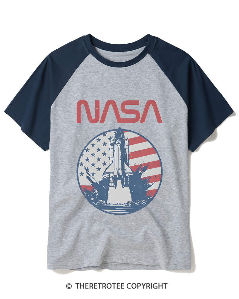 TheRetroTee Retro Flag 1990s Raglan Baseball T-Shirt