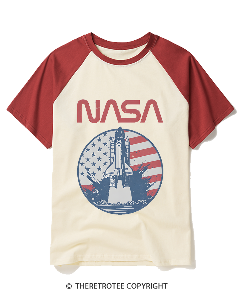 TheRetroTee Retro Flag 1990s Raglan Baseball T-Shirt