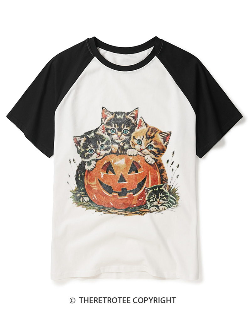 TheRetroTee Vintage Cat Halloween 1990s Raglan Baseball T-Shirt