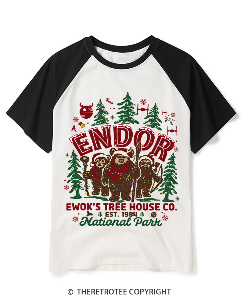 TheRetroTee Vintage Forest Christmas 1970s Raglan Baseball T-Shirt