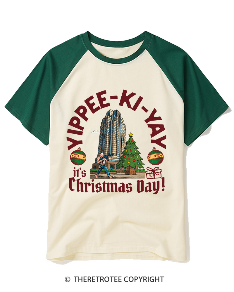 TheRetroTee It's Christmas Day 1980s Raglan Baseball T-Shirt