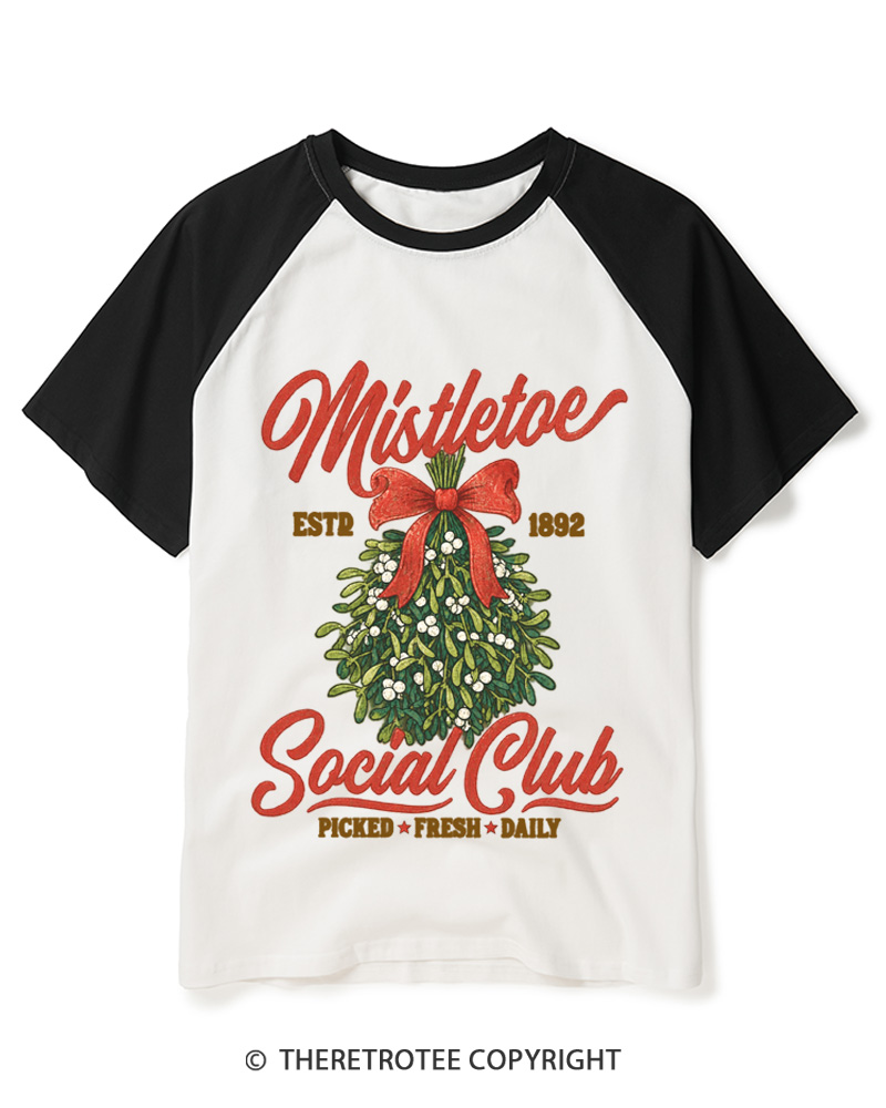 TheRetroTee Under the Mistletoe 1950s Raglan Baseball T-Shirt