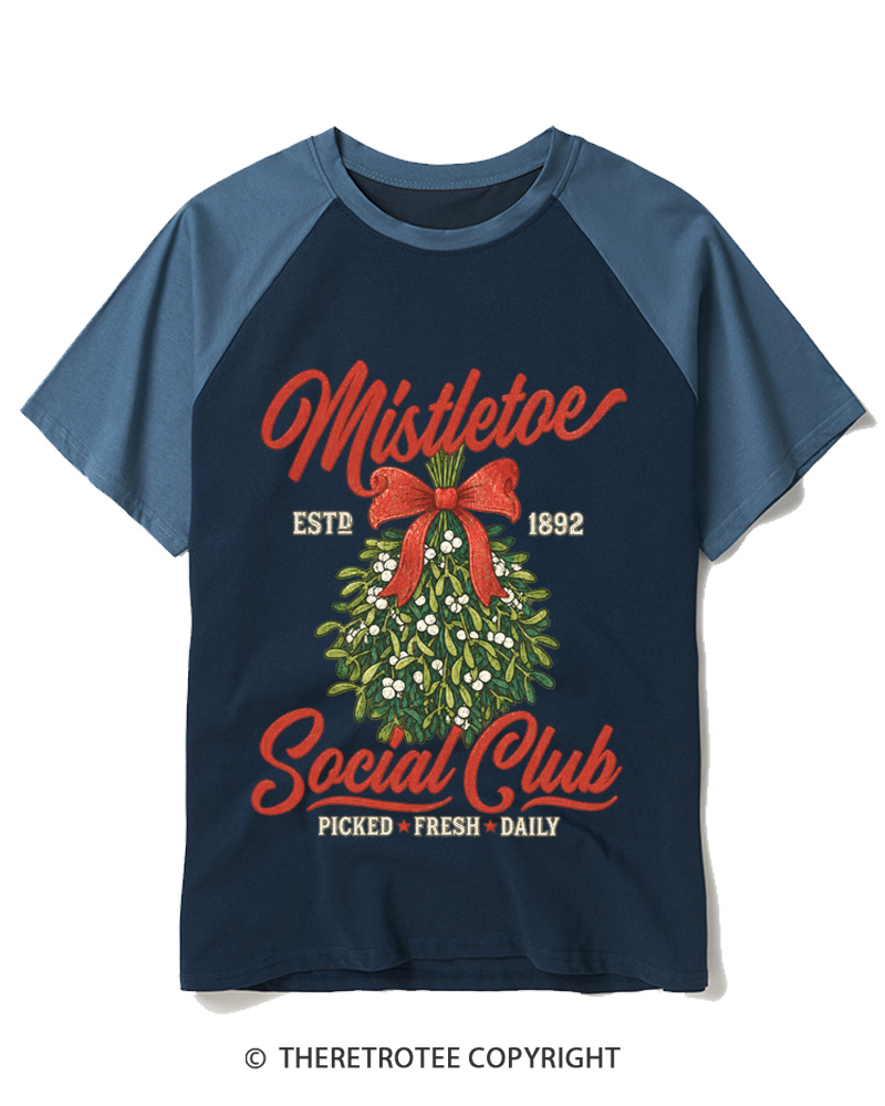 TheRetroTee Under the Mistletoe 1950s Raglan Baseball T-Shirt