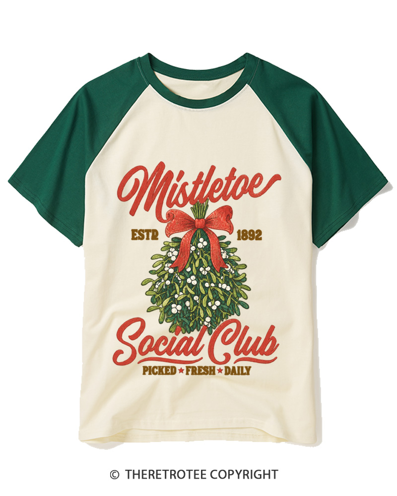 TheRetroTee Under the Mistletoe 1950s Raglan Baseball T-Shirt