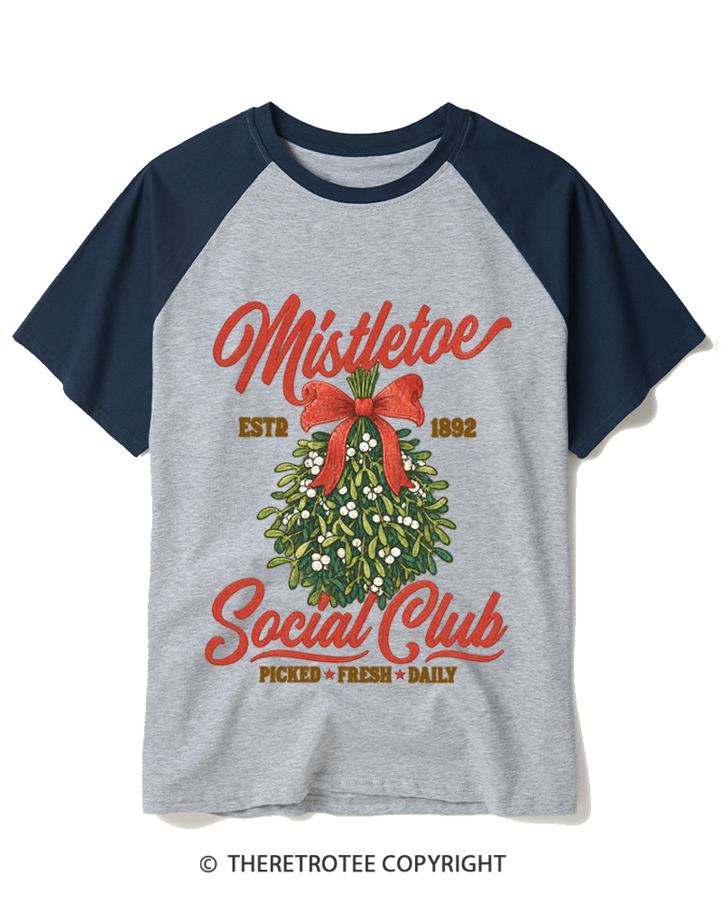 TheRetroTee Under the Mistletoe 1950s Raglan Baseball T-Shirt