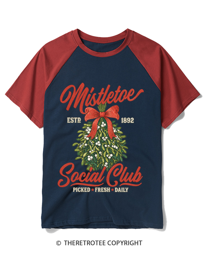 TheRetroTee Under the Mistletoe 1950s Raglan Baseball T-Shirt