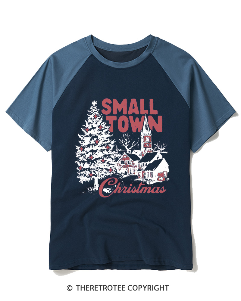 TheRetroTee Small Town Christmas 1950s Raglan Baseball T-Shirt