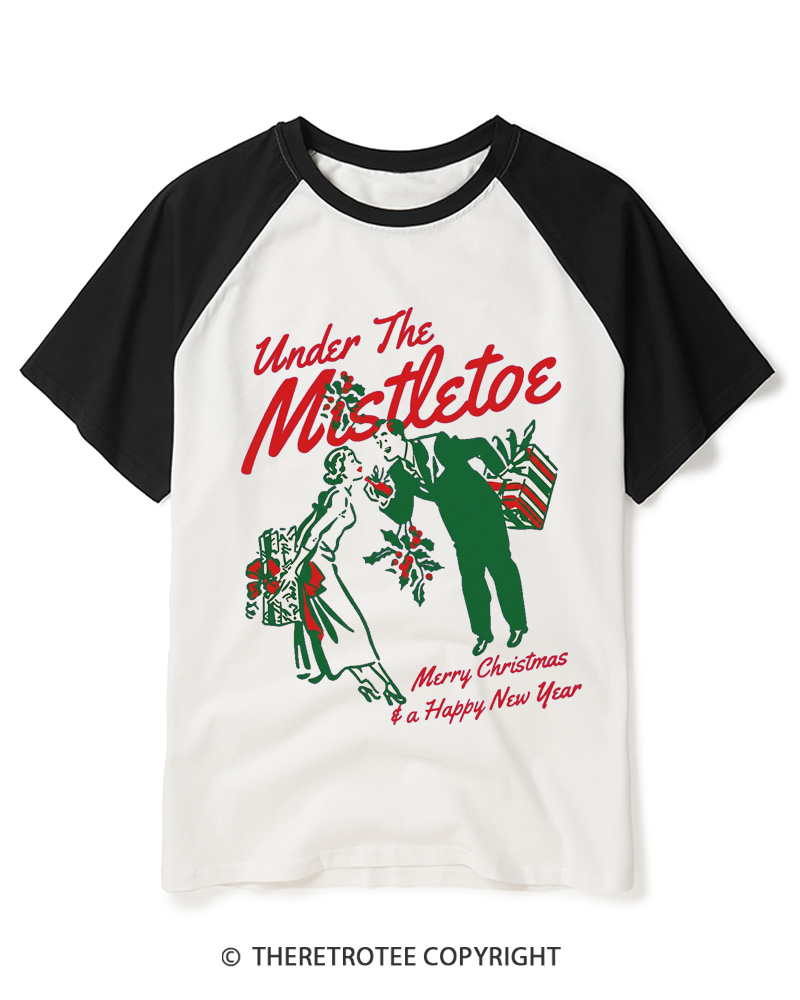 TheRetroTee Under The Mistletoe Merry Christmas & A Happy New Year 1950s Raglan Baseball T-Shirt