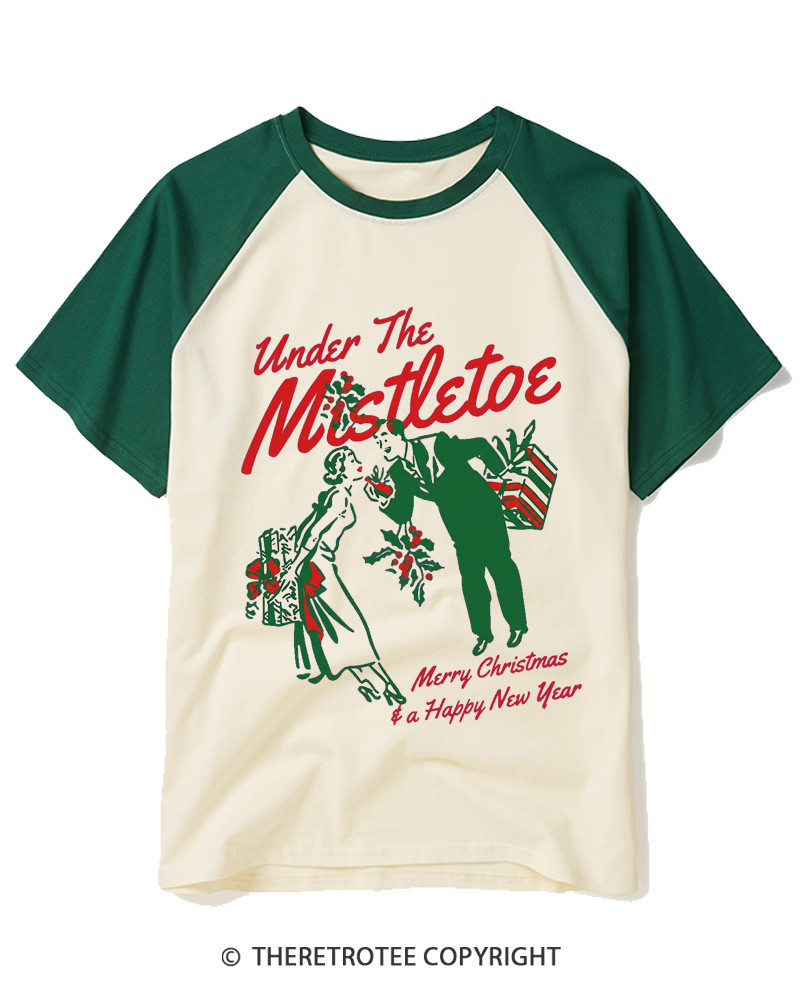 TheRetroTee Under The Mistletoe Merry Christmas & A Happy New Year 1950s Raglan Baseball T-Shirt