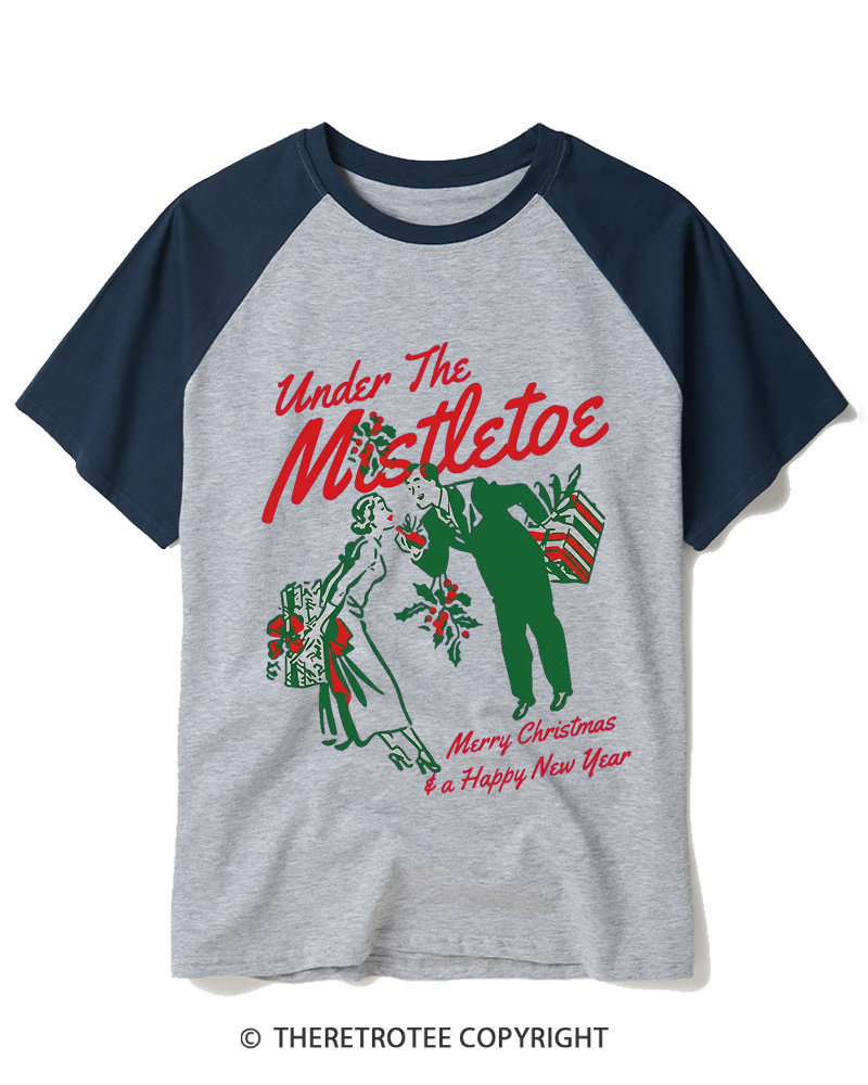 TheRetroTee Under The Mistletoe Merry Christmas & A Happy New Year 1950s Raglan Baseball T-Shirt
