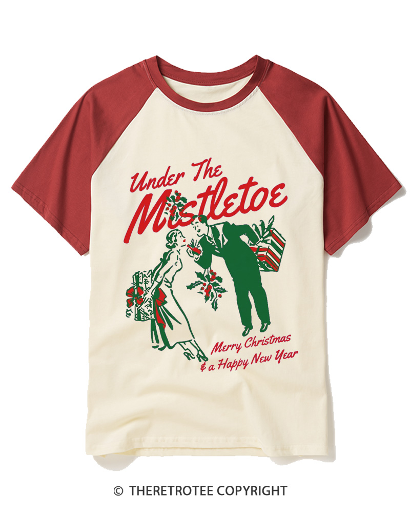 TheRetroTee Under The Mistletoe Merry Christmas & A Happy New Year 1950s Raglan Baseball T-Shirt
