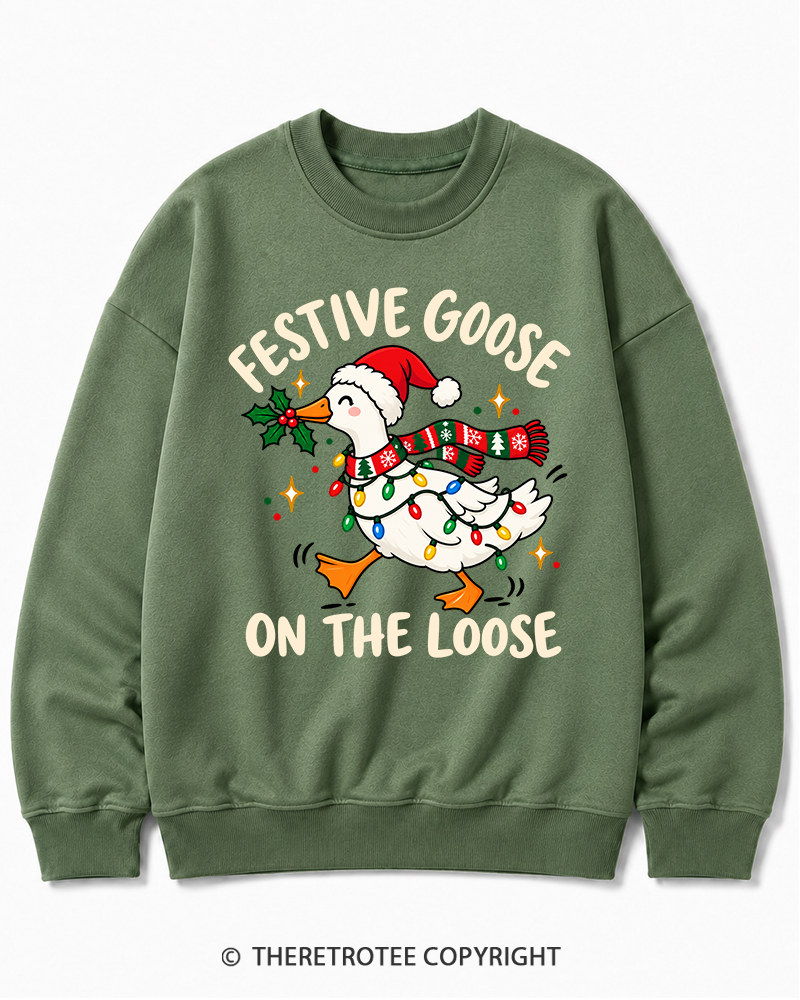 TheRetroTee Festive Goose On The Loose Vintage Christmas Cotton Sweatshirt