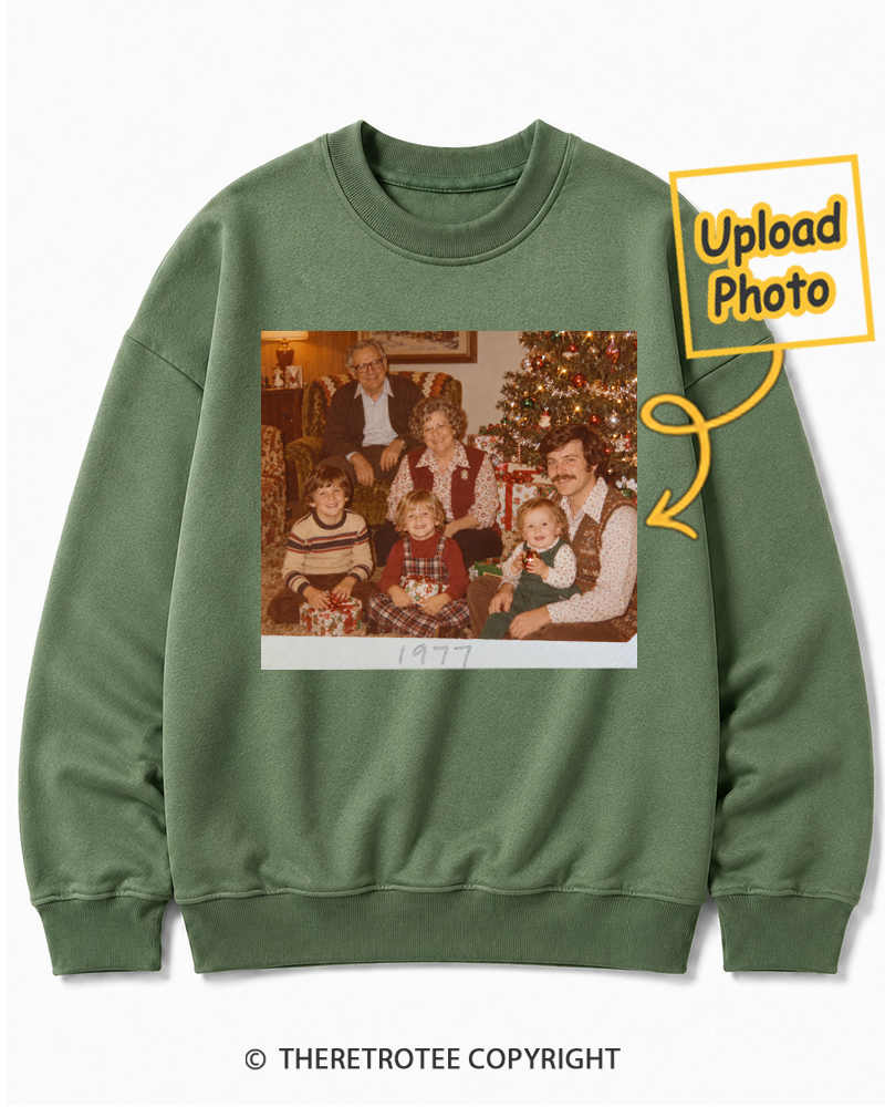 TheRetroTee Personalized Christmas Vacation 1977 Sweatshirt