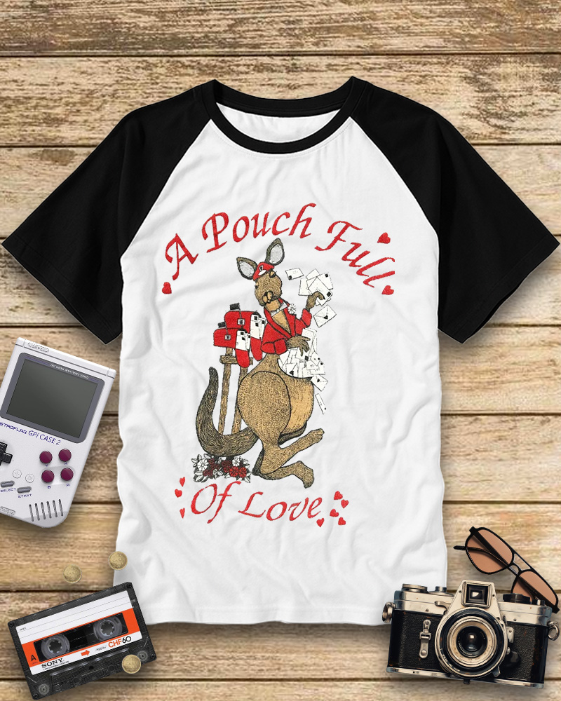 TheRetroTee 1980s Kangaroo A Pouch Full Of Love Raglan Baseball T-Shirt