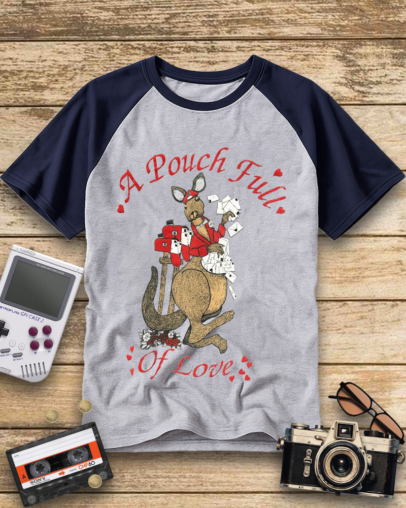 TheRetroTee 1980s Kangaroo A Pouch Full Of Love Raglan Baseball T-Shirt