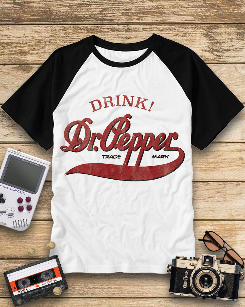 TheRetroTee Drink Dr. Pepper 1970s Raglan Baseball T-Shirt