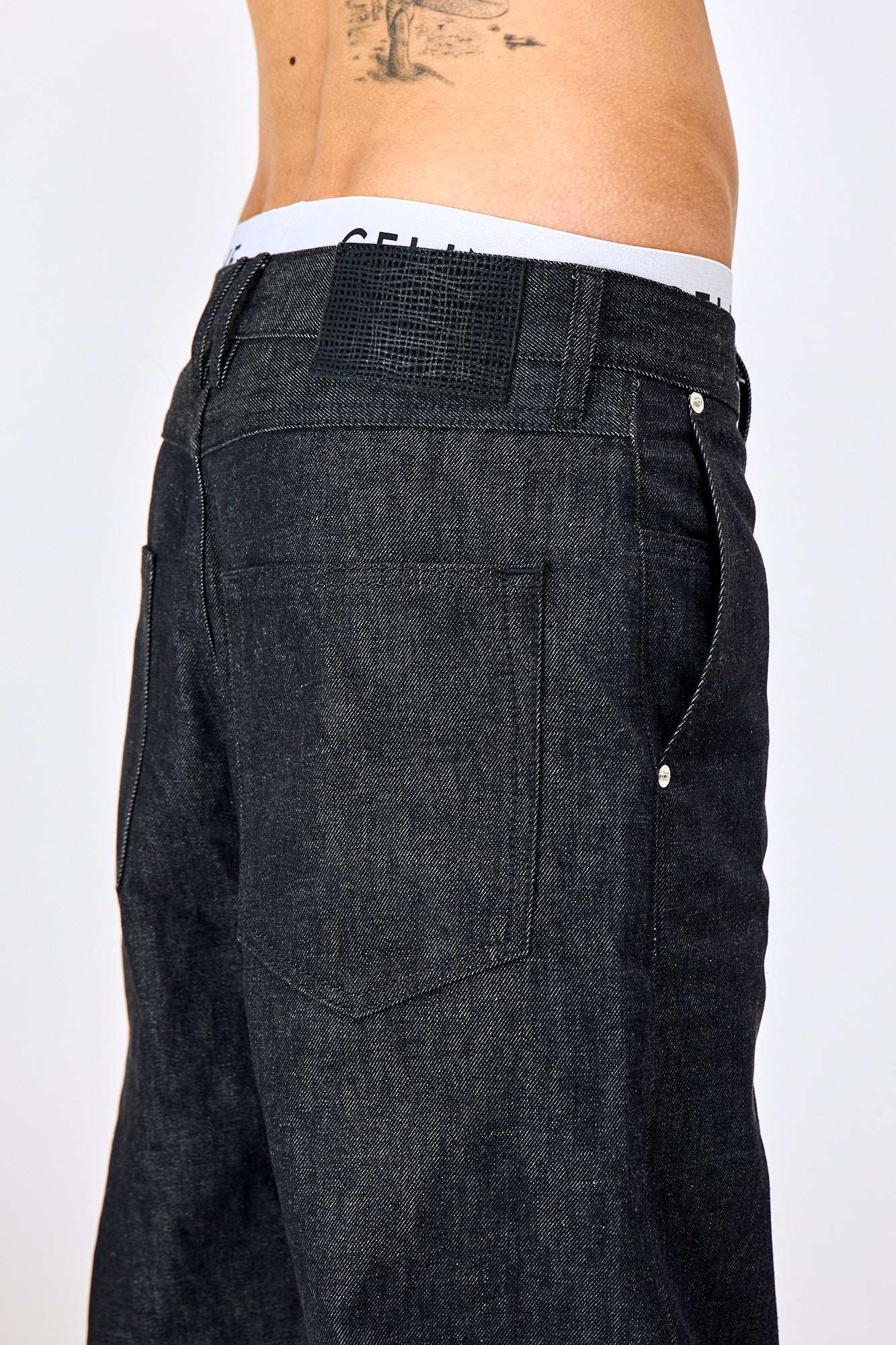 LUCA WIDE GRAINY RAW DENIM
