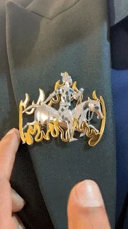 Equestrian brooch demonstration
