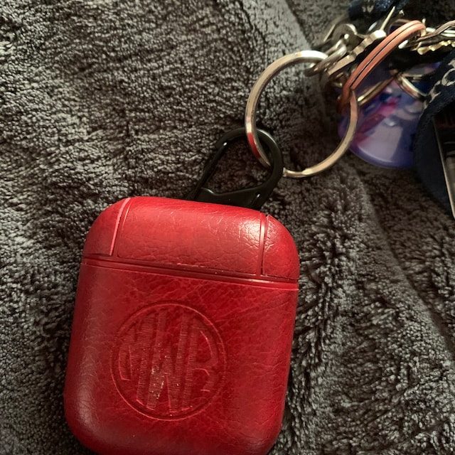 Personalized Engraved Leather AirPod Case with Clip Keychain | OFPod09