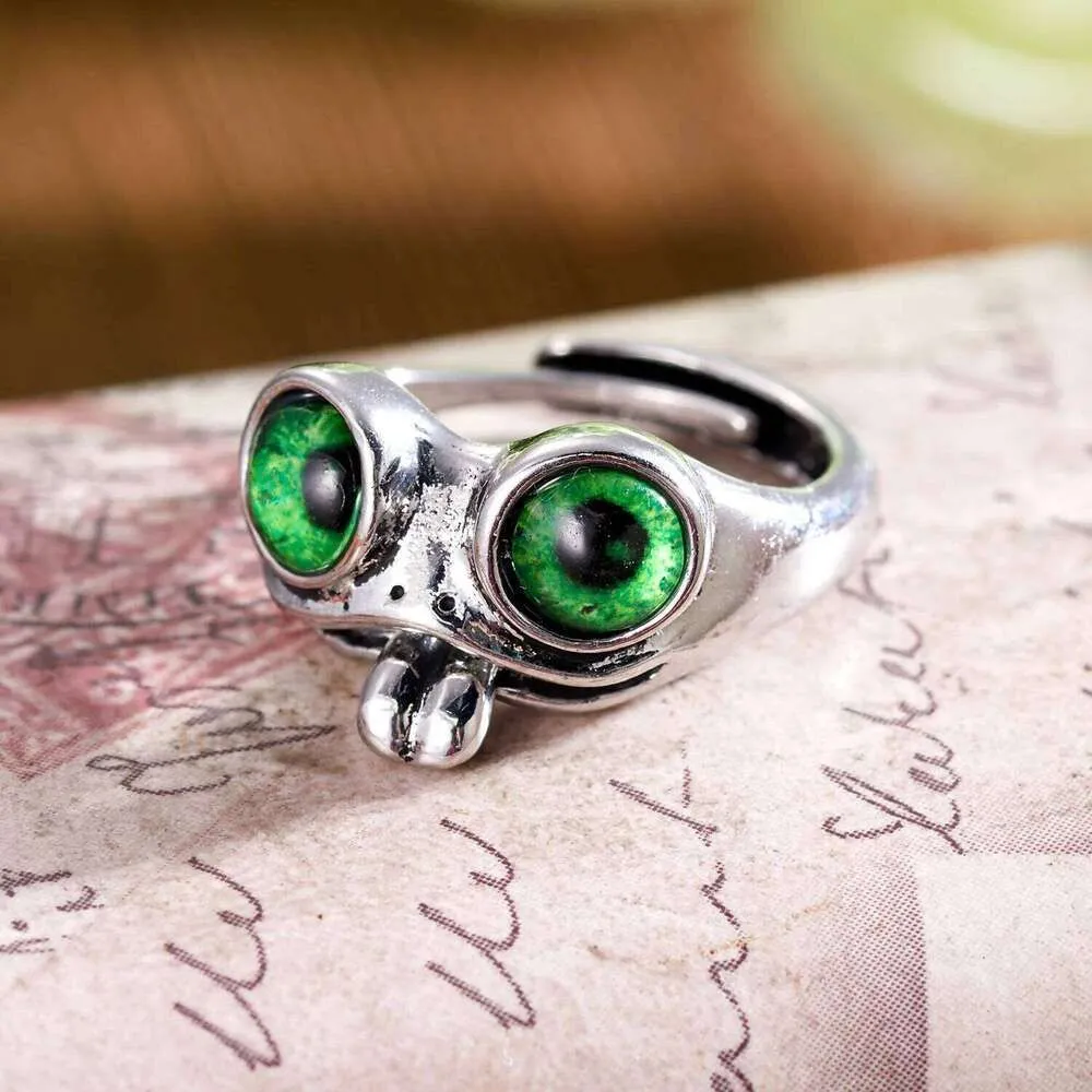 Frog ring shown in different eye color options