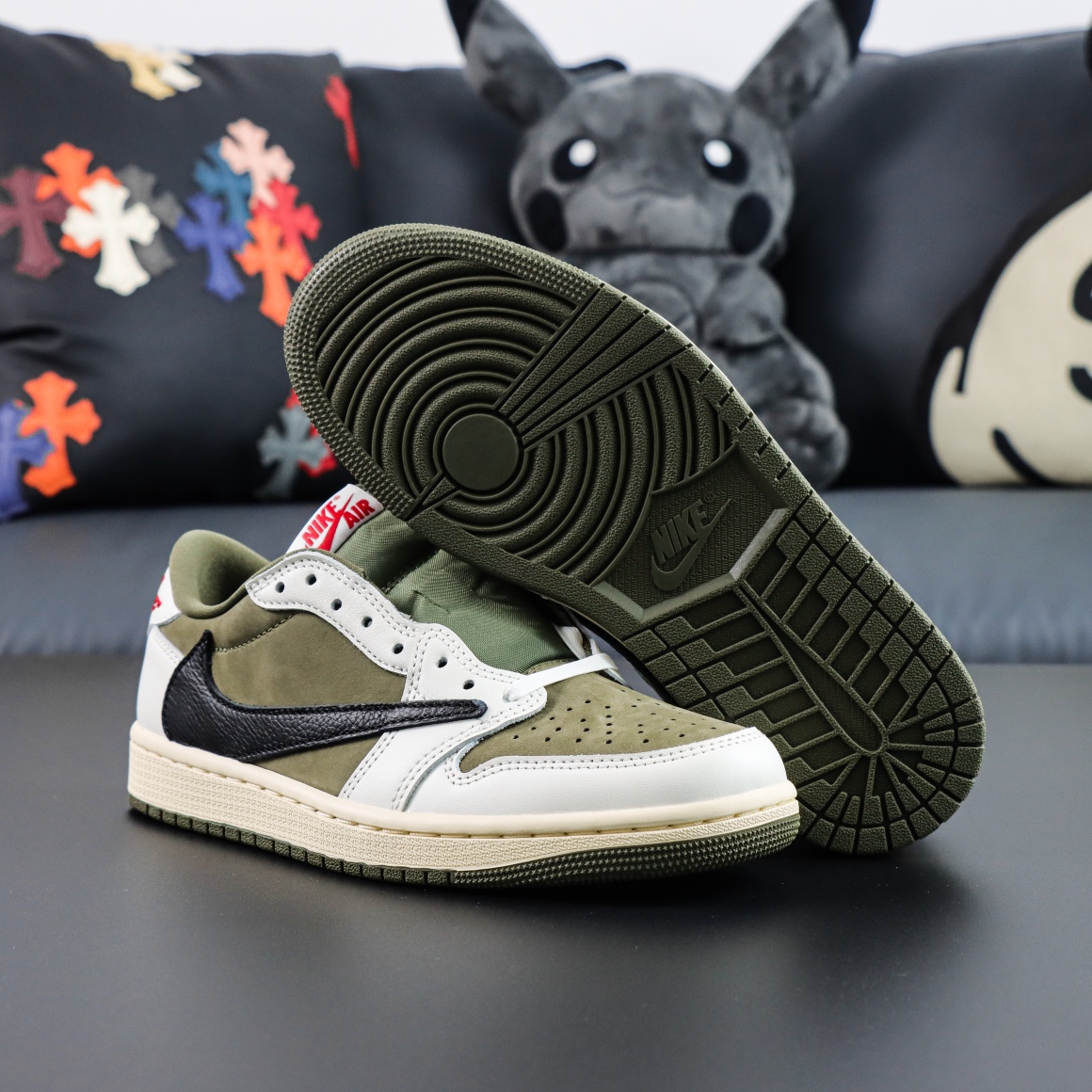 LJR Travis Scott x Air Jordan 1 Low 
"Medium Olive"  Travis Scott LJR