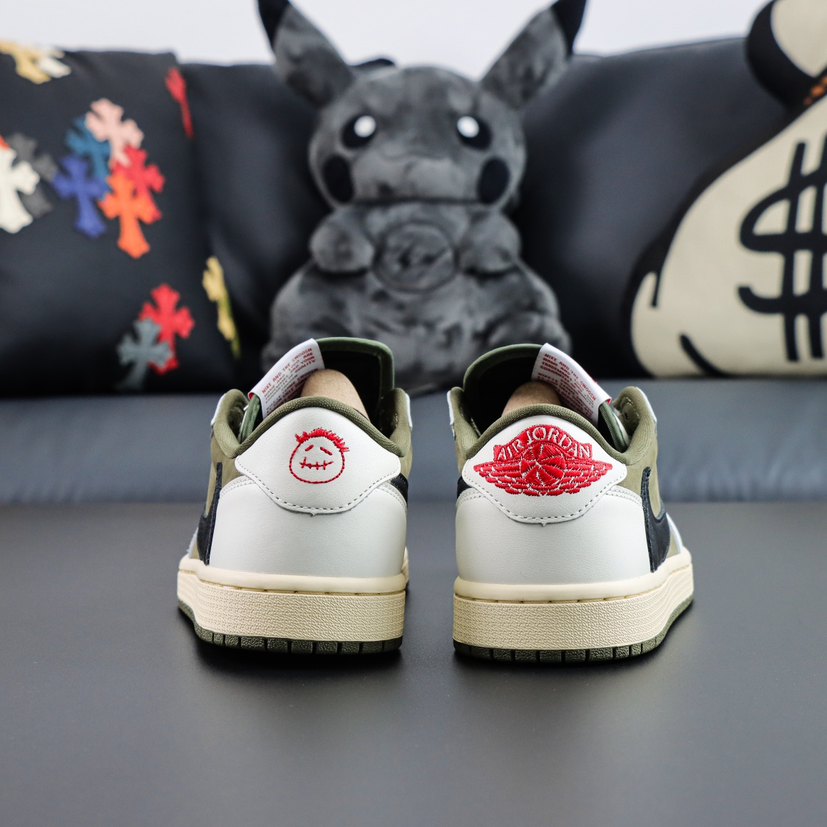 LJR Travis Scott x Air Jordan 1 Low 
"Medium Olive"  Travis Scott LJR