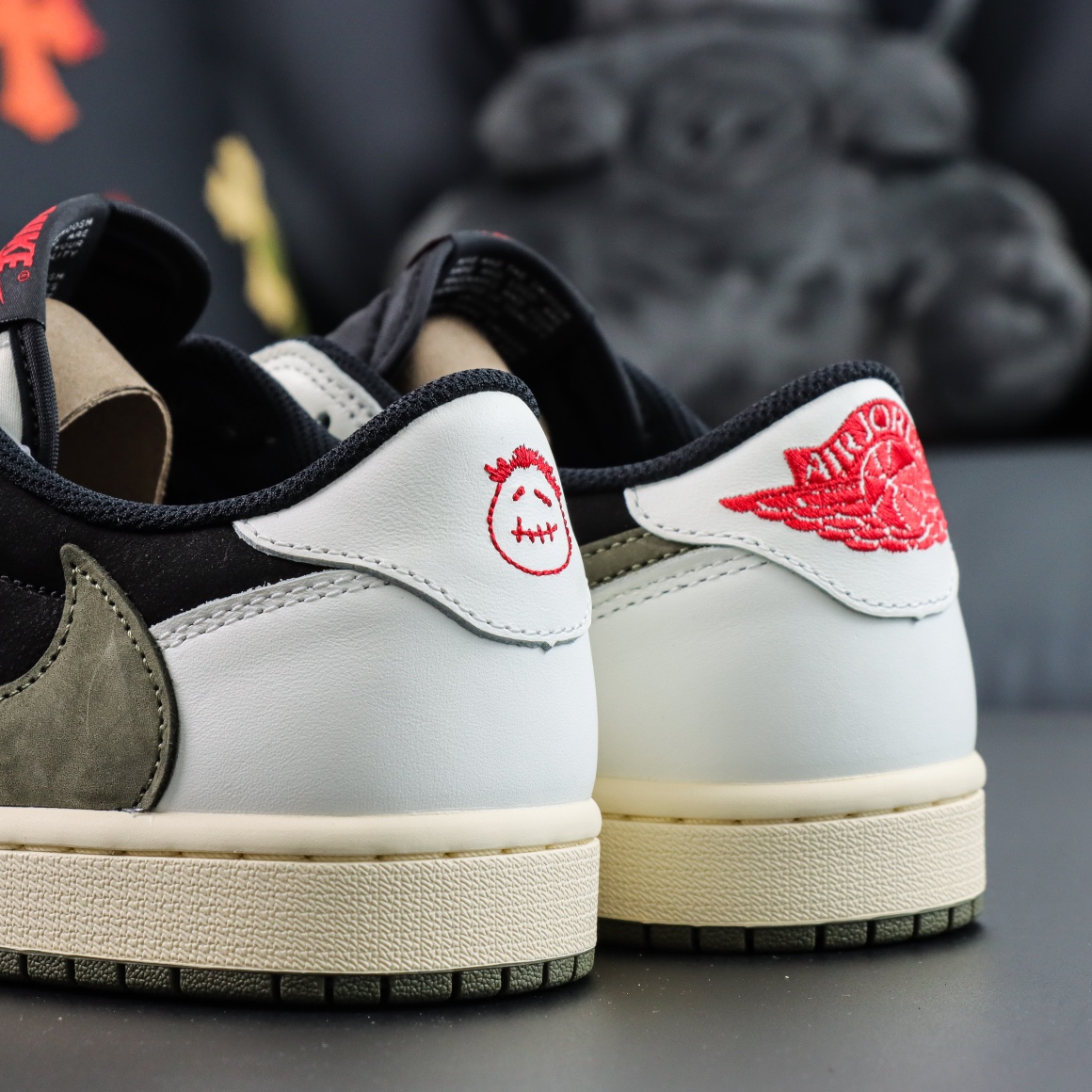 LJR Batch-Travis Scott x Air Jordan 1 Low "Medium Olive" DZ4137-106