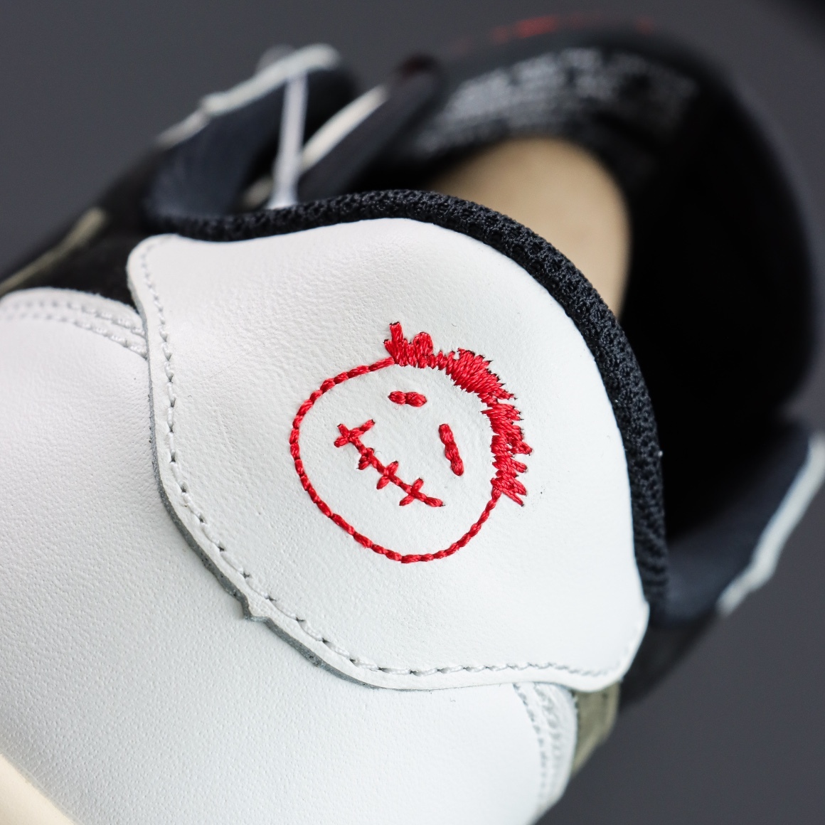 LJR Batch-Travis Scott x Air Jordan 1 Low "Medium Olive" DZ4137-106