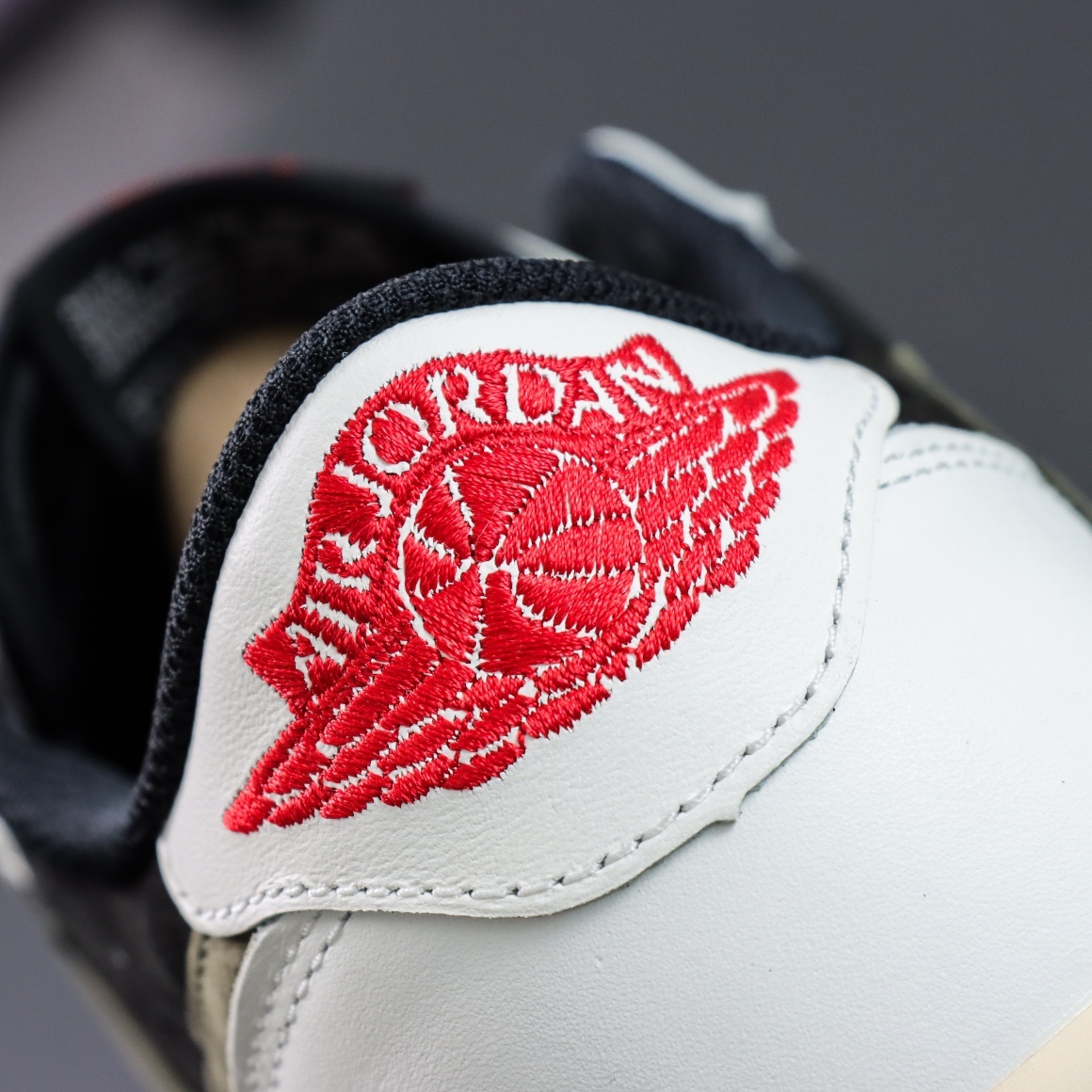 LJR Batch-Travis Scott x Air Jordan 1 Low "Medium Olive" DZ4137-106