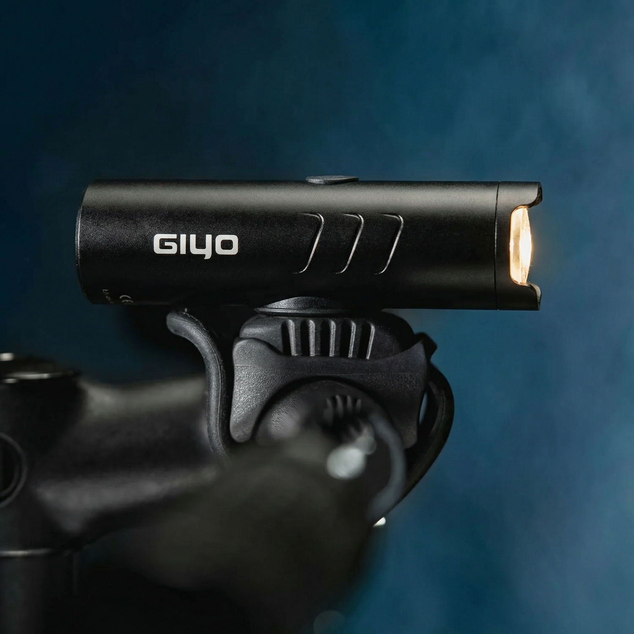 GIYO GL-M1200T Front Bike Light