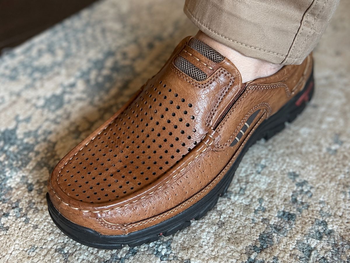 dress shoes with wide toe box A list of dressy wide toe box shoes that aren't barefoot