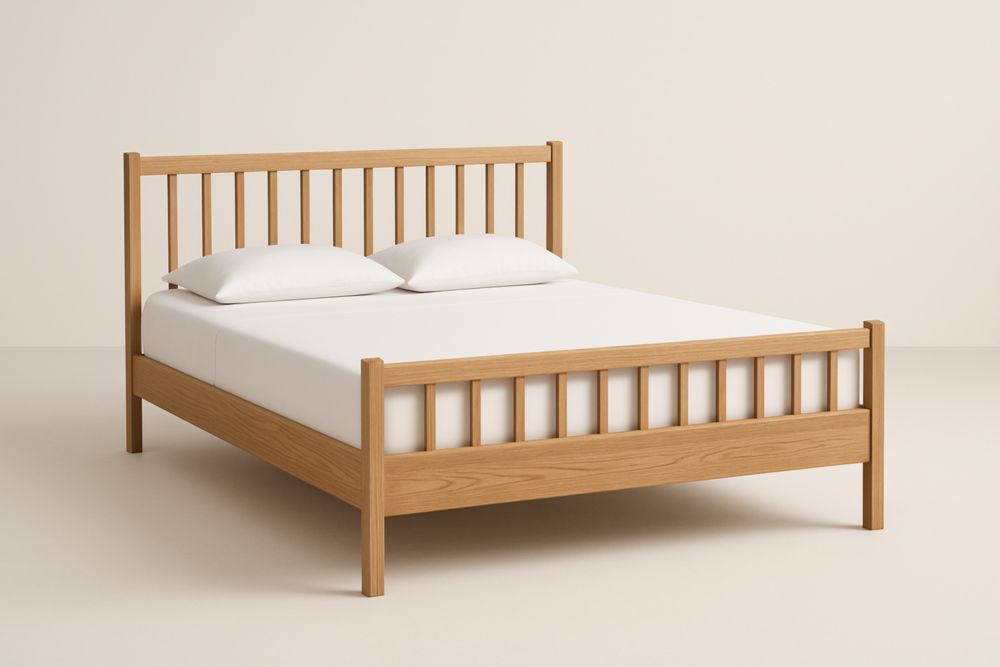 Letto matrimoniale in legno massello con testiera e pediera a doghe