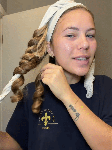 Reveal soft waves after using the curling headband