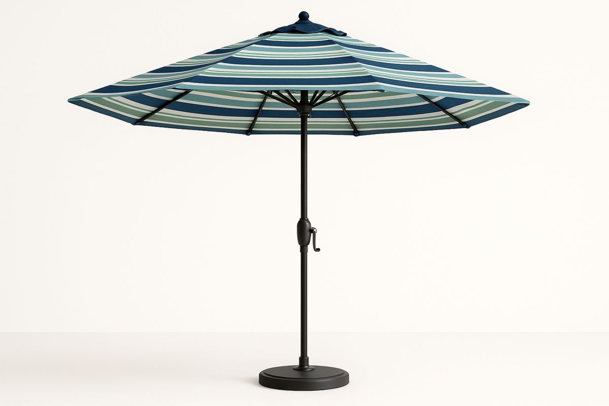 Outdoor Striped Patio Umbrella with 2.7 m Polyester Canopy and Crank Handle-Sandviewsy