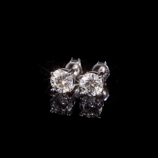 🔥 Výprodej – sleva 68 %! 💎 Klasické moissanitové diamantové náušnice