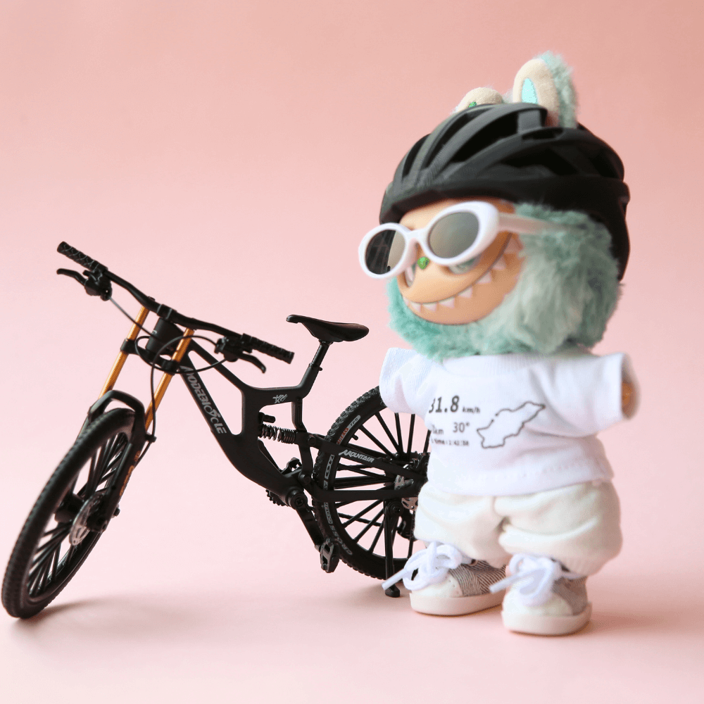Cycling Outfit 5-Piece Set for Labubu (with helmet)