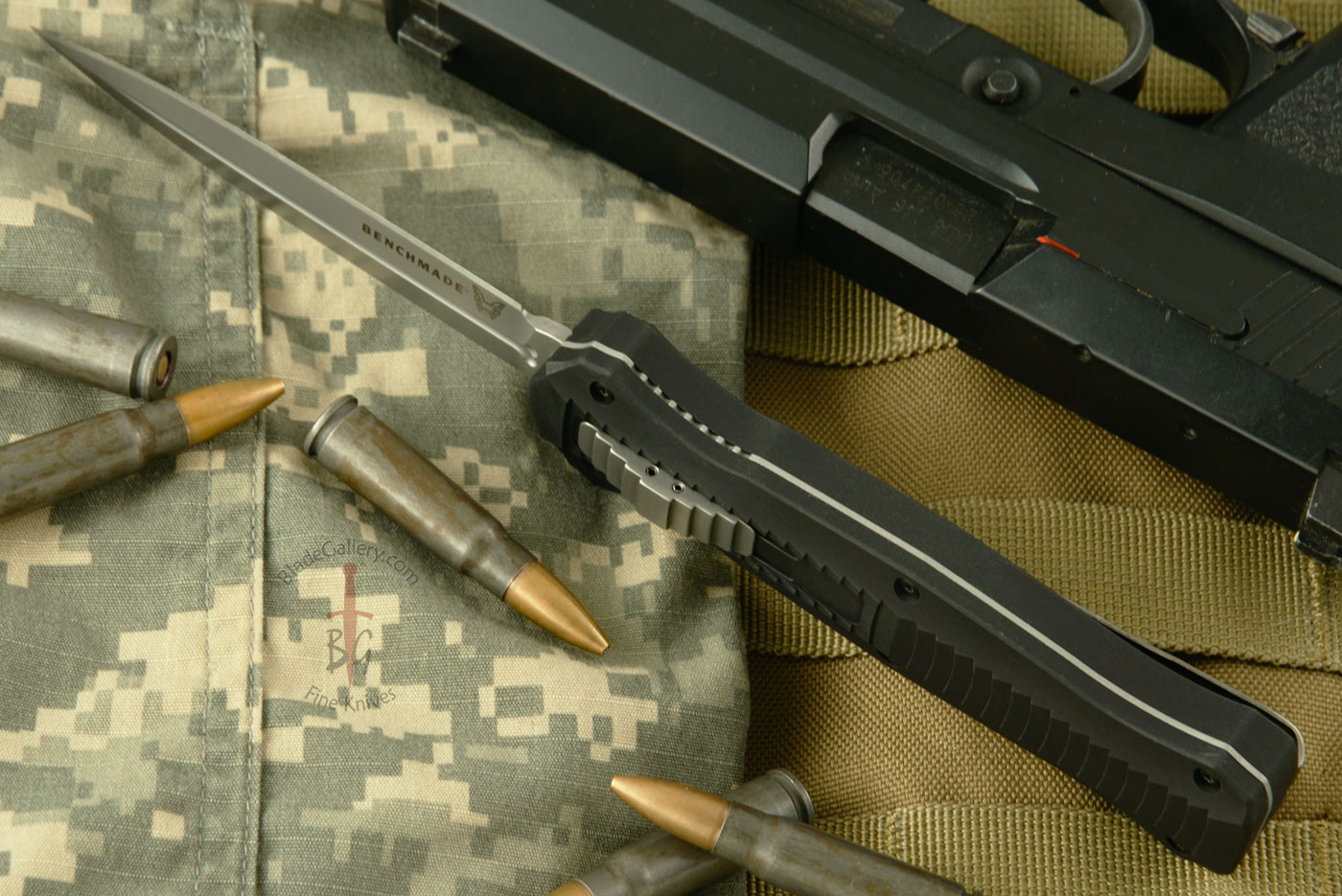 ⚡Last Day 70% OFF丨Benchmade 3300BK Infidel OTF Automatic Knife - Black/White D2 Plain Edge