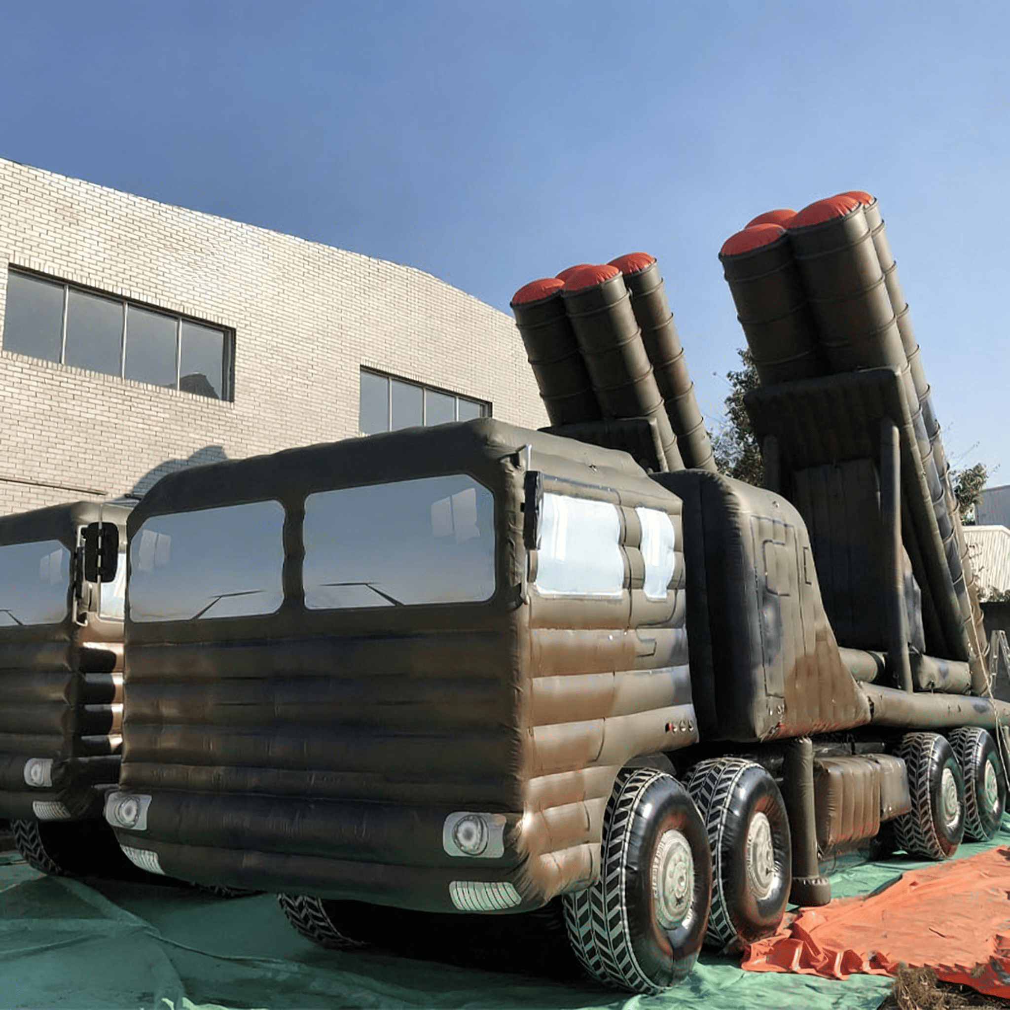 1:1 inflatable model