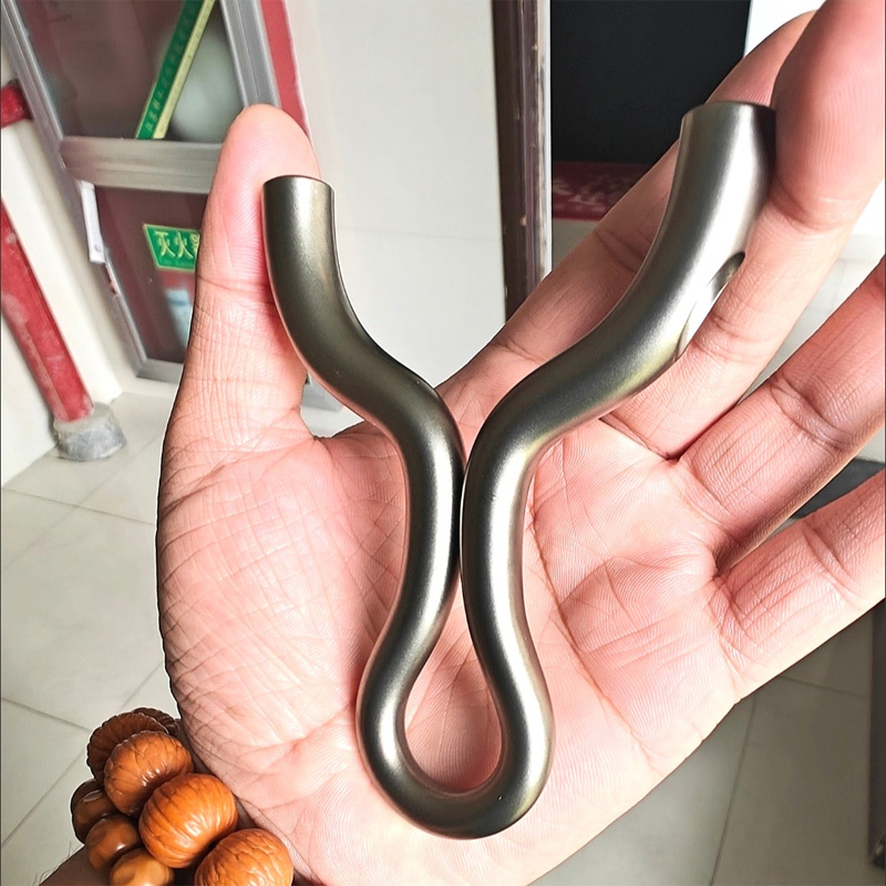 Top-hole type stainless steel slingshot