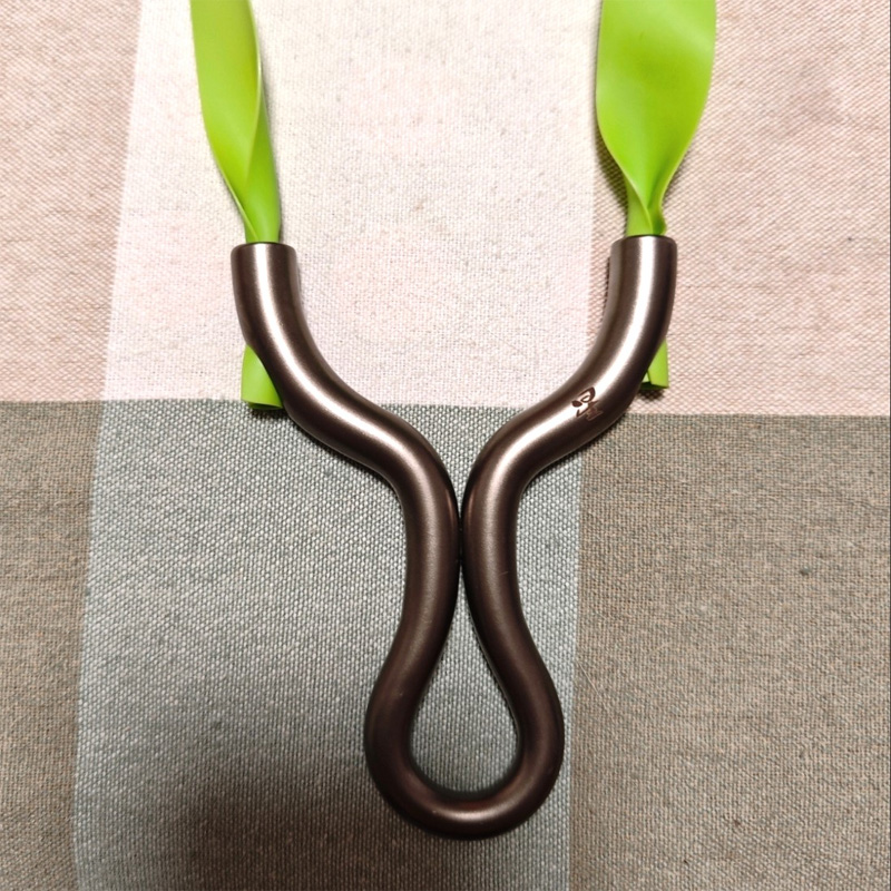 Top-hole type stainless steel slingshot