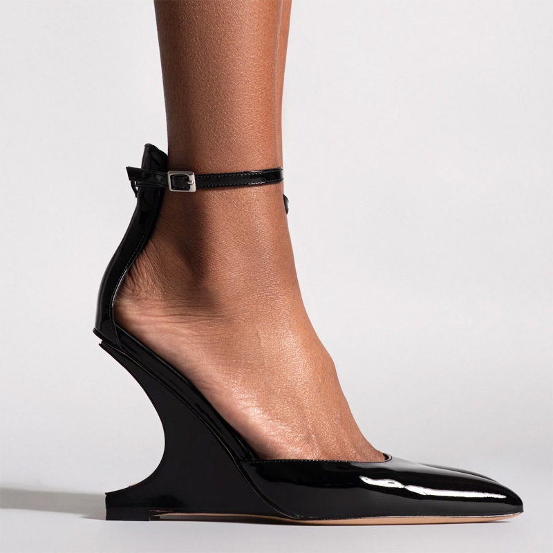 Patent leather pointed-toe high-heeled boots