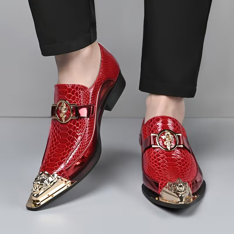 Crocodile-patterned pointed-toe leather shoes
