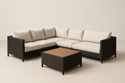 Set Divano Angolare in Rattan Nero con Cuscini Beige e Tavolino in Legno Massello